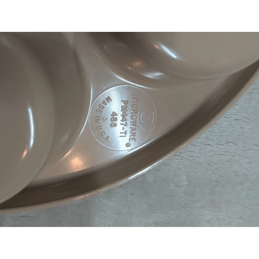 Nordic‎ Ware Vintage Microwave Egg Poacher Muffin Pan 6 Cup Almond PM447-T1 USA